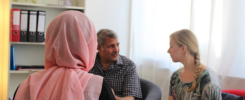 One minute of therapy with an interpreter for a refugee in Germany