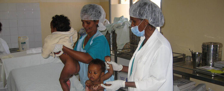 Bandage and ointment for a burnt child in Eritrea