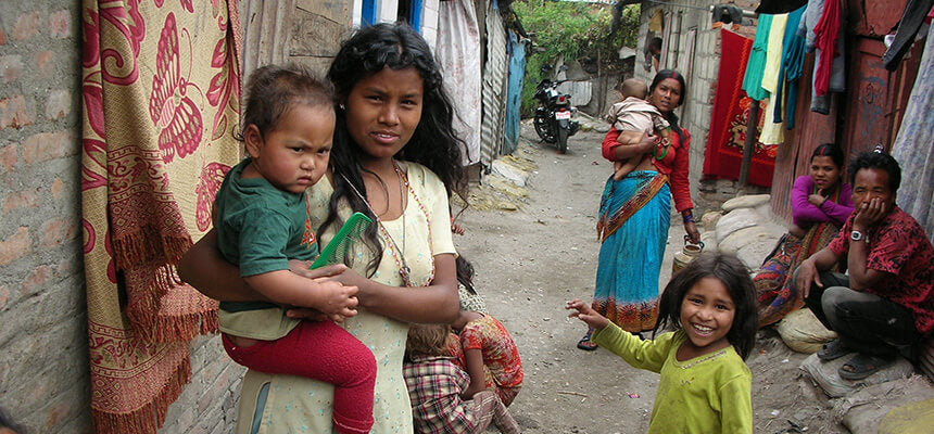 Je ein Frühstück für 10 Kindergartenkinder in Nepal