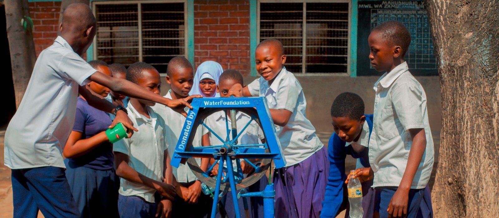 2.5 l of drinking water daily for carefree learning in Burkina Faso