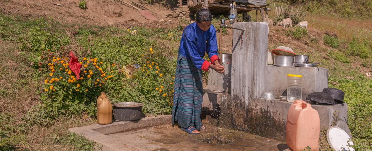 Fünf Tage sauberes Trinkwasser für ein Schulkind in Bhutan