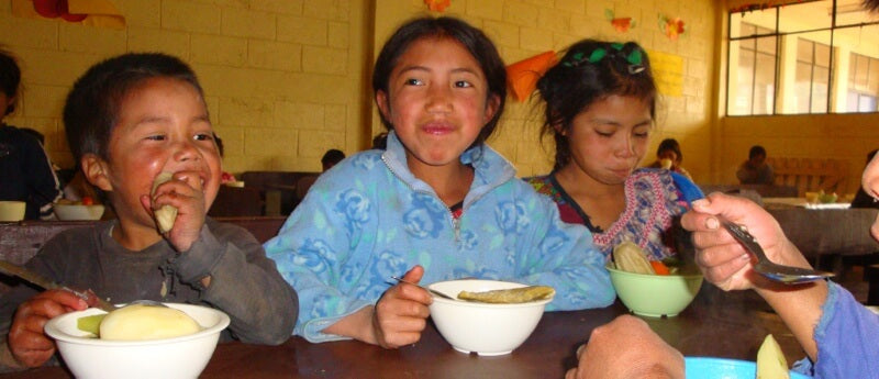 Ein vollwertiges Frühstück für ein Kind in Guatemala