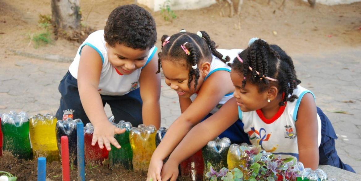 2 Wochen Gemüse aus dem Schulgarten für ein Kind in Brasilien